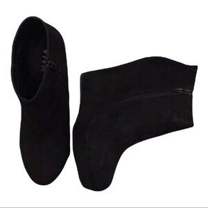 Viva Black Faux Suede Wedged Heel Ankle Booties 8.5 EU40 Round Toe